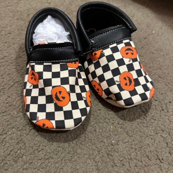 Shoes-Moccs - Picture 1 of 2